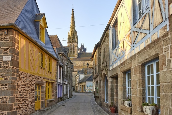 Visites guides de la Petite Cit de Caractre de Bazouges-la-Prouse