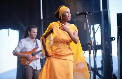 Tita Nzebi en concert à Josselin