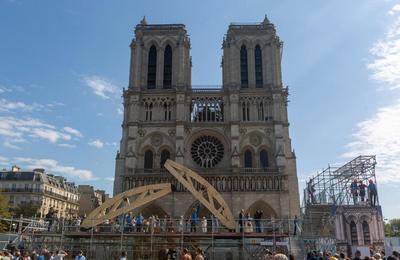 Village du chantier sur le parvis de la cathédrale Notre-Dame de Paris à Paris 4ème