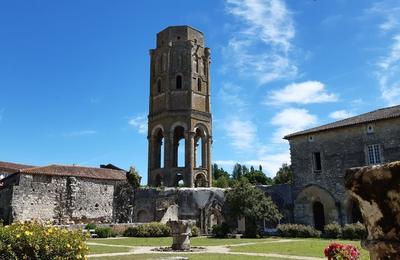  la dcouverte de l'abbaye Saint-Sauveur de Charroux