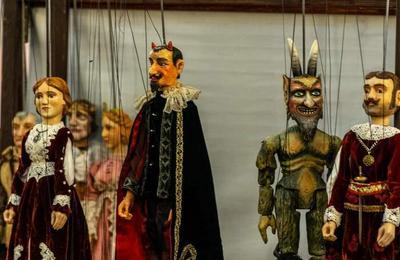 Spectacle de marionnettes accompagn d'un concert d'orgue dans une glise romane  Moussey