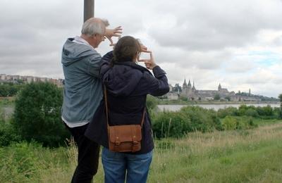 Balade et observation sur les quais de la Loire dans le quartier de Vienne  Blois