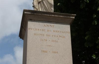 Balade la femme dans la statuaire  Nantes