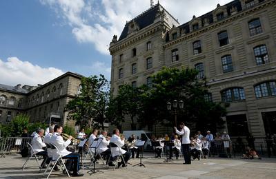 Batterie et fanfare des gardiens de la paix  Paris 4me