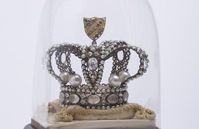 Connaissez vous la reine de la bonneterie couronne en 1909  Troyes