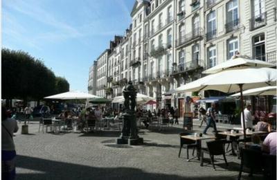 De la Place de la Bourse au quai de la Fosse  Nantes