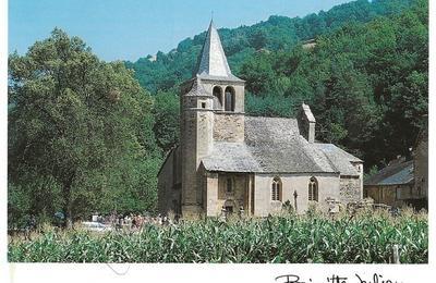 Dcouvrez cette glise romane du XIIe sicle construite par les moines d'Aubrac  Castelnau de Mandailles