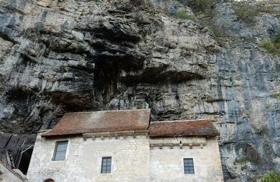 Dcouvrez Cette glise : Un Trsor Roman Sous Les Falaises Du Causse De Martel