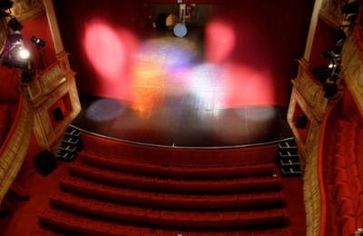 Coulisses d'un théâtre à l'italienne à travers une visite théâtralisée à Troyes