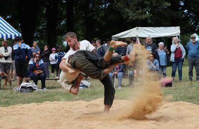 Dmonstration Participative De Gouren, Lutte Bretonne  Rennes