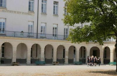 Du couvent des Loges  la maison d'ducation de la Lgion d'honneur  Saint Germain en Laye