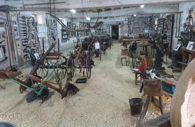 Exposition d'outils anciens  la ferme de Frcambault  Charny Ore de Puisaye