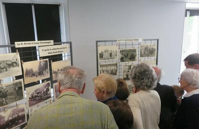 Exposition dans l'glise  Jussy Champagne