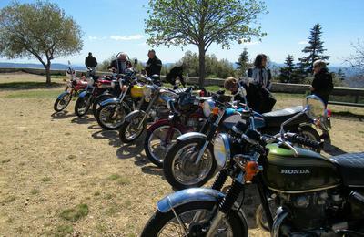 Exposition de motos de anciennes  Villeneuve Loubet