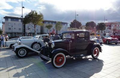 Exposition de voitures anciennes  Portes les Valence