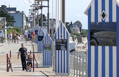Exposition sur la digue  Les 20 ans du Festival Second Geste  Saint Pair sur Mer