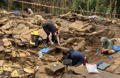 Fouilles archeologiques au Mont Chtel  Val-Revermont