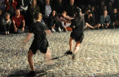 Groupe urbain d'intervention dansée du ballet preljocaj à Aix en Provence