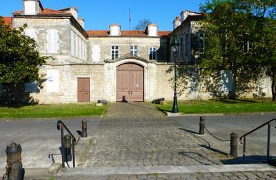 L'htel d'Amblimont : entre cour et jardin  Rochefort
