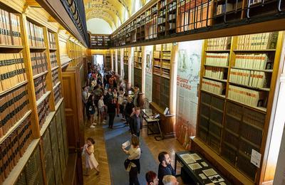 Visite des collections particulières d'ouvrages et d'archives historiques au Palais Cambon à Paris 1er