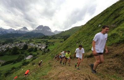 La course  la montagne, de la distraction touristique  la tradition montagnarde  Lourdios Ichere