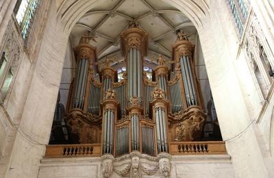 Laissez vous transporter par la mélodie de l'orgue de la cathédrale à Troyes