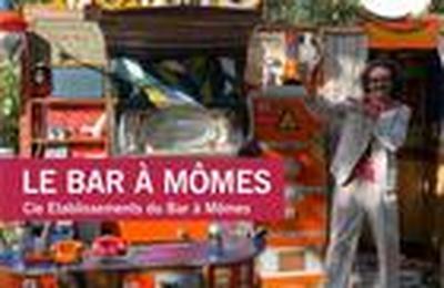 Le Bar  Mmes, Spectacle de Rue  Corze