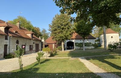 Le Chteau de Saint-Parres d'hier  aujourd'hui  Saint Parres aux Tertres