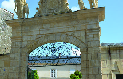Le chteau Gaillard et son portail monumental  Fontenay le Comte