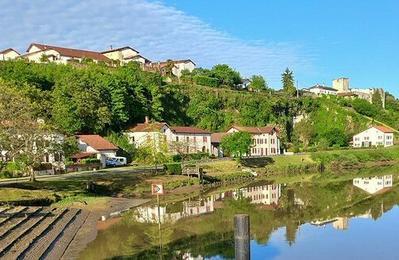 Le Port, la Bourgade et son chteau  Guiche