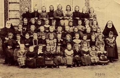 Les classes de l'cole du village de 1895  aujourd'hui  Blangy sur Ternoise