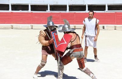 Les Gladiateurs Romains dans l'Amphithtre  Arles