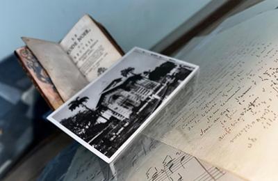 Les trsors cachs de la bibliothque Schoelcher  Fort De France