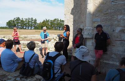 Nature et vieilles pierres : visite croise de l'abbaye des Chteliers  La Flotte