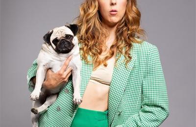 Nicole Ferroni : Please stand-up !  Bron