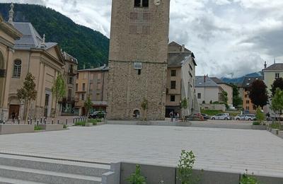 Place de la Cathdrale, Clocher et glise Notre dame  Saint Jean de Maurienne