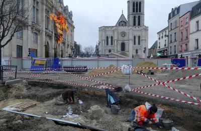 Prsentation des fouilles de la place Jean Jaurs  Saint Denis
