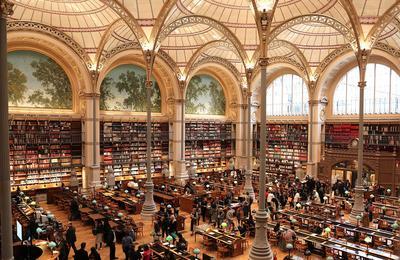 Présentation des métiers de la bibliothèque dans la salle labrouste à Paris 2ème