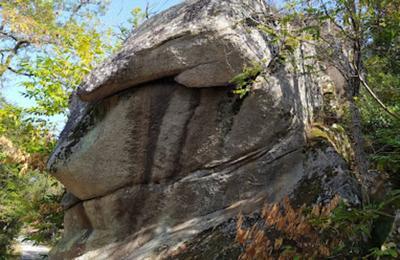 Randonne pdestre : Des garrigues calcaires au chaos granitique de Brousses  Brousses et Villaret