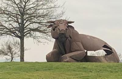 Sculpture Le taureau  Autun