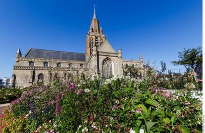 Eglise Notre Dame et les jardins tudor  Calais