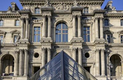 Visite architecturale : Cour Napolon et Cour Carre  Paris 1er