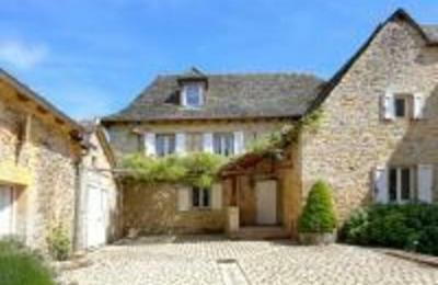 Visite commente de la ferme de Gilhodes rattache  la dmerie d'Aubrac  Castelnau de Mandailles