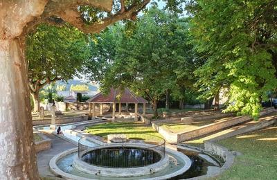 Visite commente de la fontaine-lavoir et de la lessive au temps des lavandires  Saint Bonnet du Gard