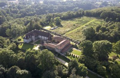 Visite d'un chteau du XVIe sicle et dgustation de framboises  Aixe sur Vienne