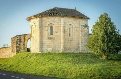 Visite d'une chapelle du XIIe sicle, vestige d'un prieur fontevriste !  Mouterre Silly