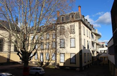 Visite De L'ancienne École Monanges À Clermont-ferrand
