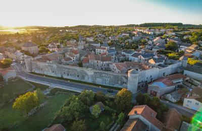 Visite des remparts de La Cavalerie et de l'exposition  Les monnaies des croisades