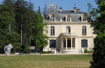 Visite du Chteau Borel par les lus et dcouverte des archives de la Ville  Saint Egreve