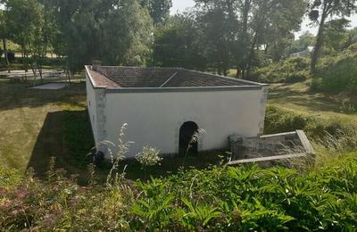 Visite du lavoir de Courgis